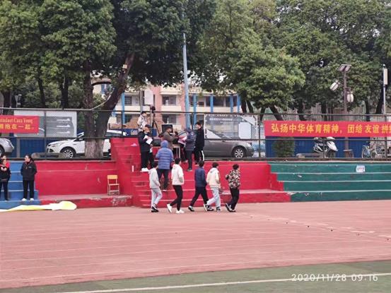 G:\赛事照片\运动会\20201215\18f6fa389fb6f270be90078af50a790.jpg